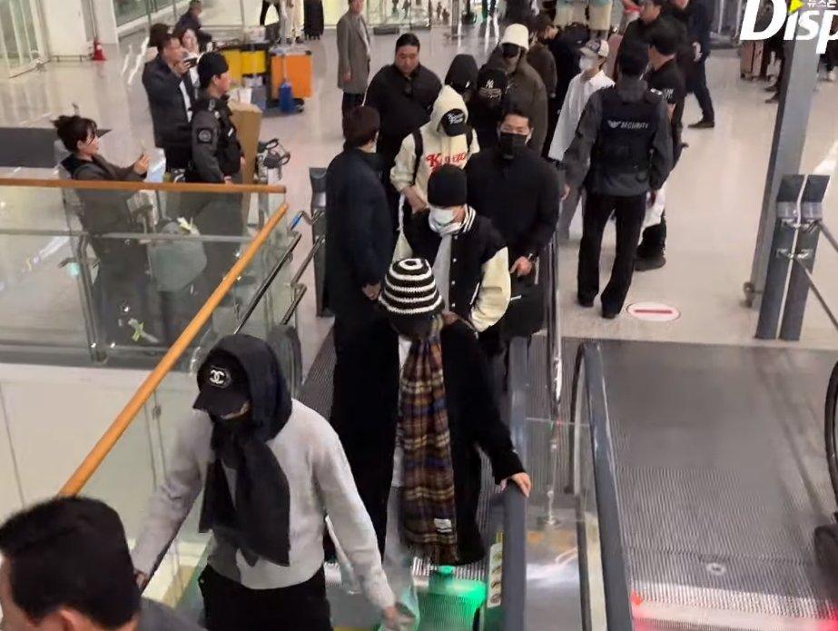 minghaocheol_'s tweet photo. seventeen is now back in korea <3 rest well for now, boys! https://t.co/tHFCgXUAni