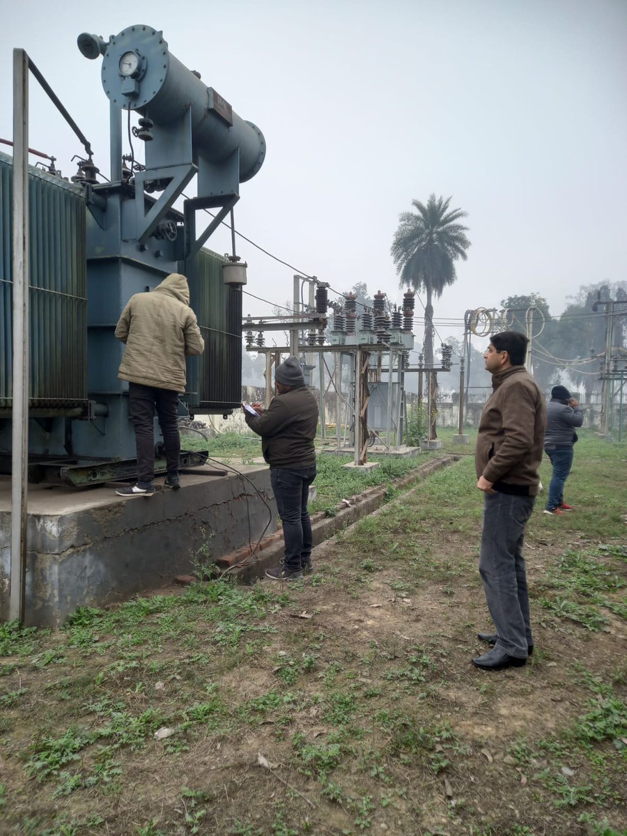 अनुरक्षण माह के चलते विद्युत वितरण खंड प्रथम रामपुर के अंतर्गत पावर परिवर्तको का निरीक्षण किया गया ।@mdpvvnl <a href="/aksharmaBharat/">A K Sharma</a> <a href="/UPPCLLKO/">UPPCL</a> <a href="/PVVNLHQ/">Pashchimanchal Vidyut Vitran Nigam Ltd</a> <a href="/pvvnlrampur/">PVVNL Rampur</a>