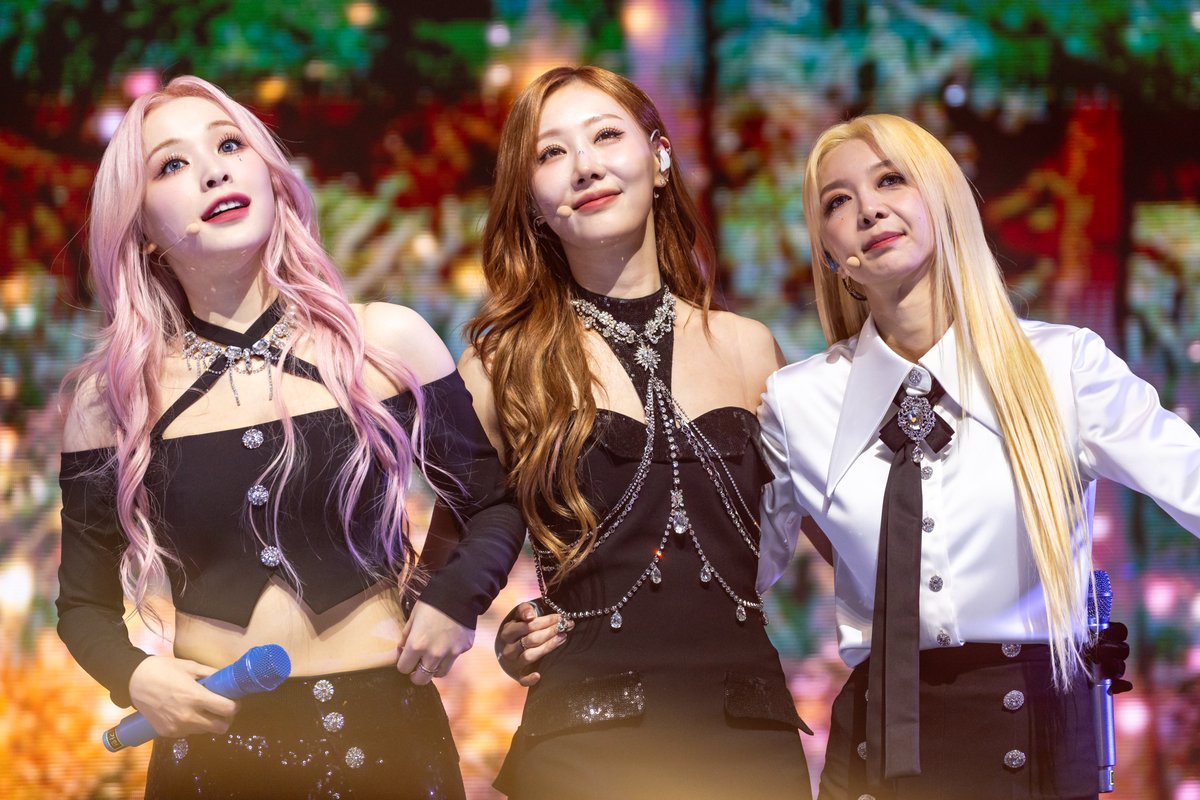 240113 Dreamcatcher - Handong, Dami and Gahyeon

#DREAMCATCHER #드림캐쳐
#한동 #HANDONG
#다미 #DAMI
#가현 #GAHYEON