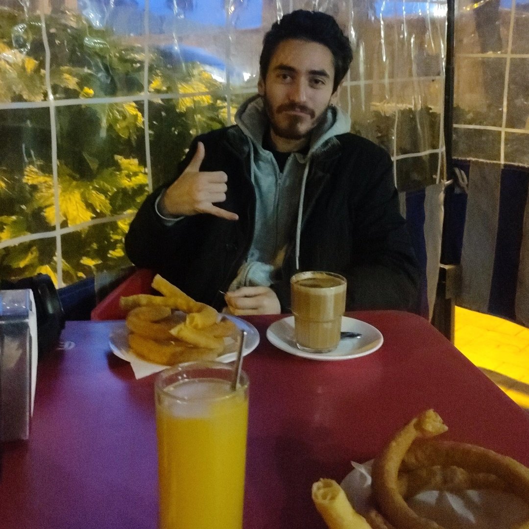 ivanjfines's tweet photo. Este cabron y yo hemos ido de empalme a las 7 am a por churros porque sabía que no me encontraba bien ❤️‍🩹😿 https://t.co/96liMGilKK