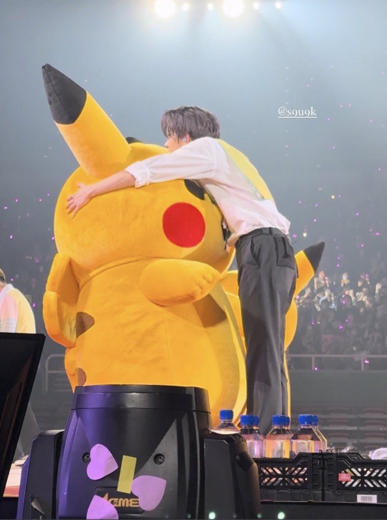 ihs_heeseung's tweet photo. heekachu hug 🥹🫂 https://t.co/flVuB2ljoh