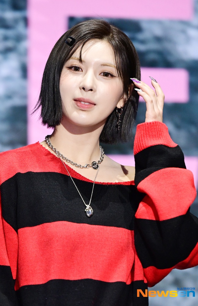nmixxarchive's tweet photo. #BAE 'Fe3O4: BREAK' comeback showcase https://t.co/VHTW6DKt1p