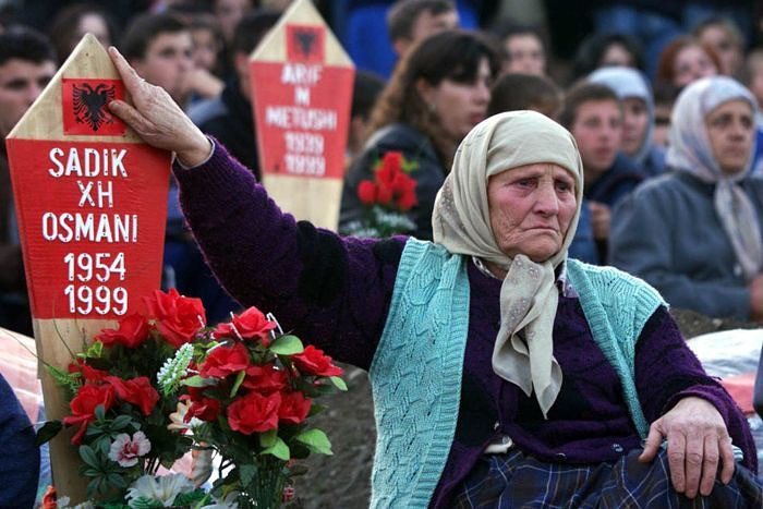 Tokob2014's tweet photo. 15 Ocak 1999, Kosova'nın Reçak Köyünde yaşayan 45 Vatandaşımız, işgalci Sırp asker ve polisleri tarafından vahşice katledildi.
Katliamda hayatını kaybeden Vatandaşlarımızı saygıyla anıyoruz. Unutmadık ve unutturmayacağız çünkü “Unutulan Soykırım Tekrarlanır”.
#recak #massacre https://t.co/1RPdrJqzGY