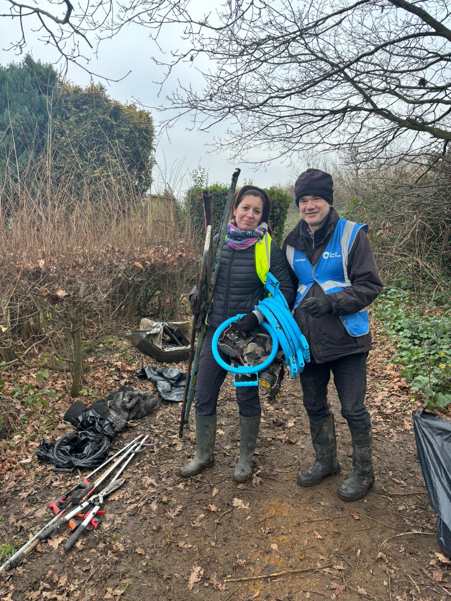 It was also heartening to be supported by so many other groups from the <a href="/YourRiverBrent/">Your River Brent</a> catchment, <a href="/BrentPollution/">CURB - CleanUptheRiverBrent #CURB</a> <a href="/silkstreamers/">Friends of the Silk Stream</a> <a href="/BrookersDollis/">DollisBrookers</a> LAMB (Mutton brook), and legends Diane <a href="/DarlandsNR/">Darlands</a> and <a href="/pralford54/">Philip Alford</a>