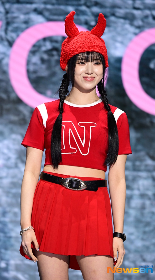 nmixxarchive's tweet photo. #JIWOO 'Fe3O4: BREAK' comeback showcase https://t.co/4DREBmJfHR