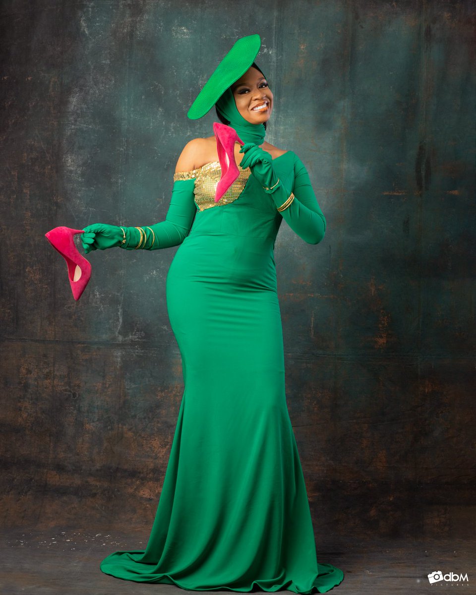 DbmPictures's tweet photo. Starting the week with confidence and grace. Here's to embracing the challenges, conquering goals, while displaying tenacity by not 'agreeing for anybody' 😅 👑 @dumaybee In @rirebydee #lagosportraitphotographer #photographerinikeja #photographerinogba #birthdayshoot https://t.co/hNtR0x9JqZ