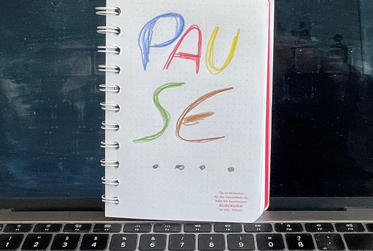So schön (und konsequent) hat es mit dem bloggen angefangen, aber jetzt muss ich mal Pause machen, weil ich mich am Mittwoch an der Schulter verletzt habe und mit einer Hand schreiben ist öde.
fritz.hinterberger.com/kurze-pause/