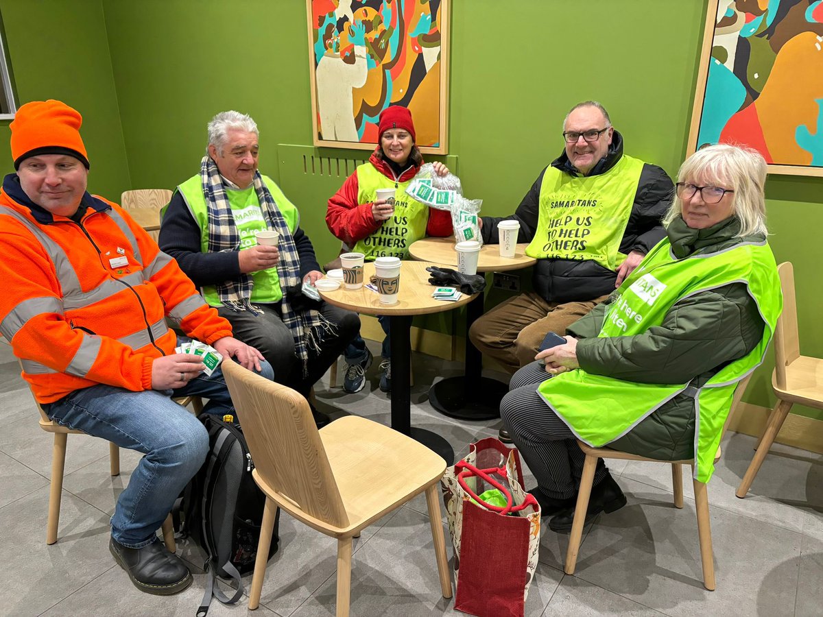 Our intrepid volunteers braved the cold this morning at Colchester north station to hand out over 800 teabags for #BrewMonday , and chat with commuters! They also met one of greater anglias staff who’s been specially trained by sams to recognise people in need.  Well done! 💚