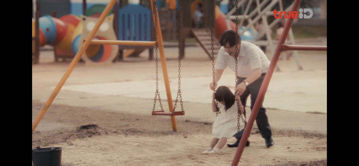 keep5tvxq_26's tweet photo. ชอบซีนที่มาของชื่อ “Sandbox” ที่พ่อของดรีมเล่าให้ผู้บริหารฟัง มันซึ้งดีนะ ถ้าเราเริ่มต้นทำธุรกิจอะไรใหม่ๆแล้วมีใครมารองรับเราในวันที่ล้มจะได้ไม่ต้องเจ็บมาก จำได้ว่าชอบตั้งแต่เวอร์เกาหลี ของไทยก็ทำได้ดีมากๆค่ะ ชอบมากเลย 
🤍🤍🍊
#StartUpTHEP1 #StartUpTHEP2 #StartUpTH https://t.co/vaBUe0esp3