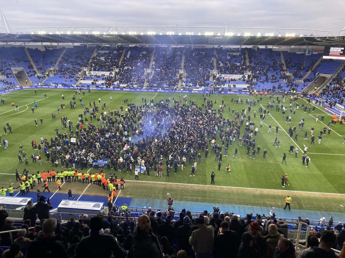 72Concourse's tweet photo. Dear EFL, 

This is on you.

You let Bury die. 

Now you’re going to let Reading die.

You’re not fit for purpose. 

Rick Parry, I hope you sleep well at night on that 6 figure salary.

#EFL #ReadingFC https://t.co/BlzvqxJxzT
