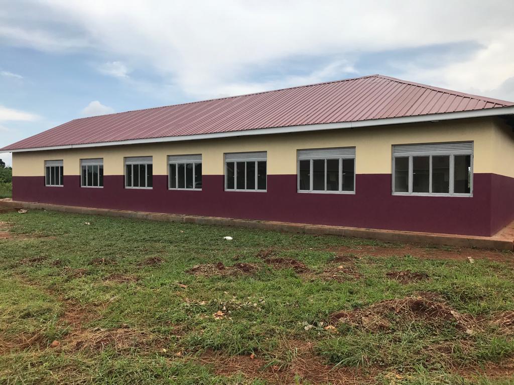 AnthillEDUC's tweet photo. #PowerHerUp commiting to building a support tribe #AnthillCircleofAction to better impact communities and schools. Projecting the change stories at the Central Girls Vocational School - Masunkwe working with young mother's building back. We remain committed.
#KeepAGYWsafe https://t.co/FoeFNJqST8