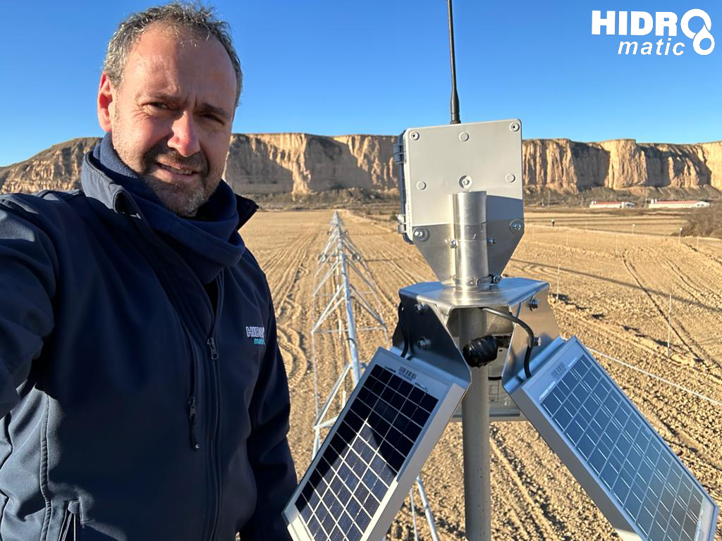 💧 Ultimando detalles en el pívot de Alcolea de Cinca. Para tener un funcionamiento óptimo, estamos instalando un dispositivo Agronic 2500, que nos permite controlar la velocidad, dirección, posición, crear áreas de riego, cañón final, etc. Siempre lo mejor para nuestros clientes