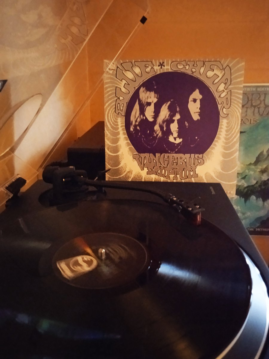 De l'importance du son... Blue Cheer, 'Vincebus Eruptum', 1968, USA.

It's true,  there ain't no cure for the summertime blues...

youtu.be/o4vIlg4alz8?si…

#vinyl #BlueCheer #VincebusEruptum #rock #heavymetal #blues #heavyblues #psychedelic #60s #SanFrancisco  @SundazedMusic