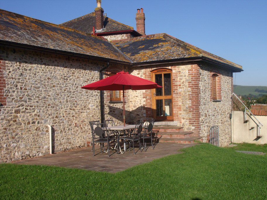 WeAcceptPets's tweet photo. Plan your Devon getaway with Farwood Barton's self-catering holiday cottages near Colyton! Choose from three meticulously converted barns, just four miles from the breathtaking coast.

🐶 Welcomes dogs 🐾
https://t.co/yUtEAnJ4DC 

#FarwoodBarton #DevonEscape #CountrysideRetreat https://t.co/rjIPW0Ky6o