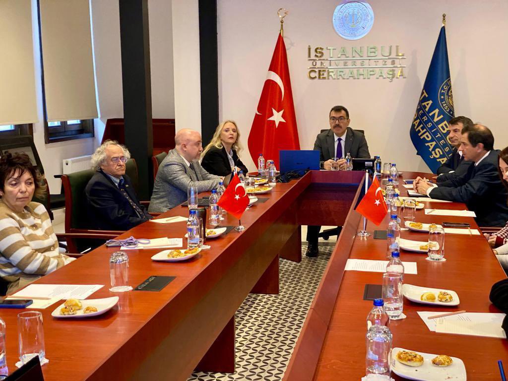 ProfHasanMandal's tweet photo. ✨Ar-Ge Ekosistemimizi Desteklemekle Kalmıyor, Gelişimlerini ve İlerlemelerini de Yakından Takip Ediyoruz!

Sanayi, üniversite ve kamu iş birliğini güçlendirerek, ulusal hedef ve politikalar kapsamında Ar-Ge ve Yenilik faaliyetlerinin bir sinerji içerisinde yürütülmesine ve bu sayede araştırma ekosistemimizin yüksek teknolojili ve yüksek katma değerli çözümler üretmesine yardımcı olmak amacıyla hayata geçirdiğimiz TÜBİTAK 1004-Mükemmeliyet Merkezi Destek Programımızdan yararlanan platformlarımızı ziyaret ettik.

İlk olarak, yönetici kuruluşluğunu @istanbuledutr'nın üstlendiği; Ailevi Akdeniz Ateşi başta olmak üzere inflamazom-aracılı hastalıkların tanı ve tedavisinde kullanılacak biyogöstergelerin ve yüksek teknoloji ürünü ilaçların geliştirilmesini hedefleyen @inflamist platformunun çalışmaları hakkında detaylı bilgi almak için proje yöneticisi üniversitemizin hocaları ve araştırmacıları ile bir araya geldik.

1004 kapsamında yürütülen projeler hakkında bilgi alarak, platform çıktılarının ulaştıkları teknoloji hazırlık seviyeleri ve geliştirme süreci ile ilgili ileriye dönük planları dinledik. Çalışmaları güçlendirmek için yapabileceklerimizi paylaştık, gelen soruları cevaplandırdık ve kıymetli hocamız Sn. @AzizGwenSancar'ın adını taşıyan Aziz Sancar Deneysel Tıp Araştırma Enstitüsü'nü gezdik.

Ardından bir diğer 1004 platformumuz olan ve nöron hasarı ilişkili hastalıkların tanı, izlem ve tedavisine yönelik biyobelirteç ve ileri teknolojik uyarı sistemlerinin geliştirilmesini hedefleyen @NoronPlatformu'nun yönetici kuruluşluğunu üstlenen @iu_cerrahpasa'yi ziyaret ederek platformda görev alan hocalarımız ve araştırmacılarımız ile görüştük.

Platform faaliyetlerinin ilerleyişini ve platformun karşı karşıya kaldığı güçlükleri istişare ederek geliştirme alanlarına odaklandık. @Tubitak olarak çalışmaların daha etkin yürütülebilmesi için atabileceğimiz adımları konuştuk.

Araştırma ekosistemimizi güçlendirerek birlikte geliştirmek, birlikte üretmek ve birlikte başarmak için hiç durmadan çalışmaya devam edeceğiz!