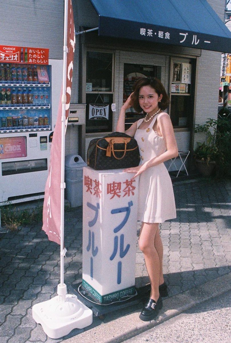 marin_syowasuki's tweet photo. 2000年生まれの私は、昭和を生��た事がありません。でも細胞レベルで当時の全てが好きです。鳥肌が立つんです。愛しているんです。 https://t.co/ELH8CsmIlK