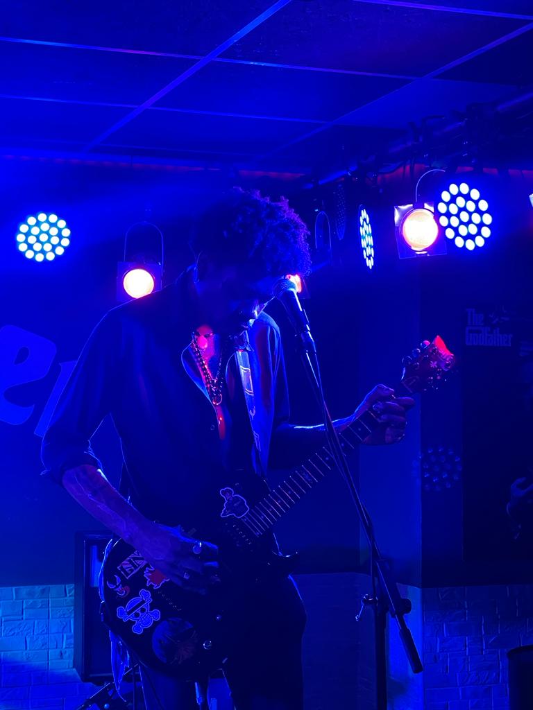 Tras un tiempo dando vueltas, he llegado a la conclusión de que ya es hora de despedir "La Era de Piedra. Se avecina fin de gir

Stay tuned.

📸: @adrianchueca_

👑🦁
I Got My Mojo Workin'
⚡Devil Blues Power⚡
🏴‍☠️👹