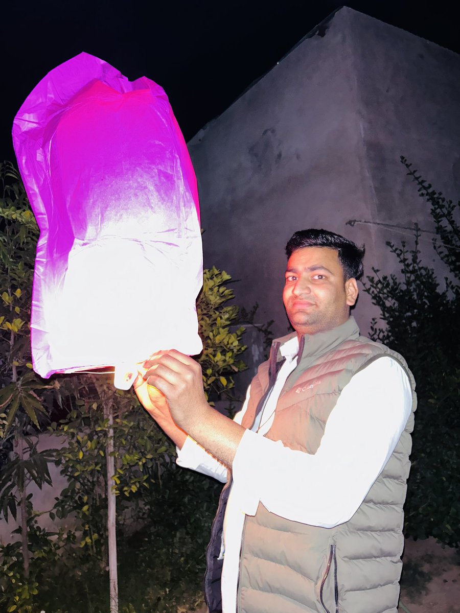 pal_peeplu's tweet photo. #राम राम सा:-

हर पतंग जानती है आखिर नीचे आना है,
लेकिन उससे पहले आसमान छूकर दिखाना है।
#happymakersakranti https://t.co/oRuVb8UHuk