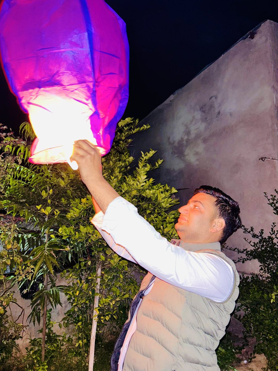 pal_peeplu's tweet photo. #राम राम सा:-

हर पतंग जानती है आखिर नीचे आना है,
लेकिन उससे पहले आसमान छूकर दिखाना है।
#happymakersakranti https://t.co/oRuVb8UHuk