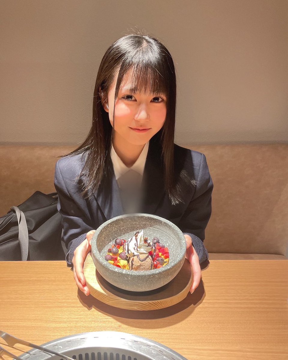 LittleStar_HEG's tweet photo. 学校帰りに焼肉行って来た〜♡！

ちょーおすすめの焼肉屋さんです🥩

みんな佐賀来たら龍王館ってとこ行ってね😽

#愛純百葉 #MOMOHA #あすみももは https://t.co/gptWMCeL92