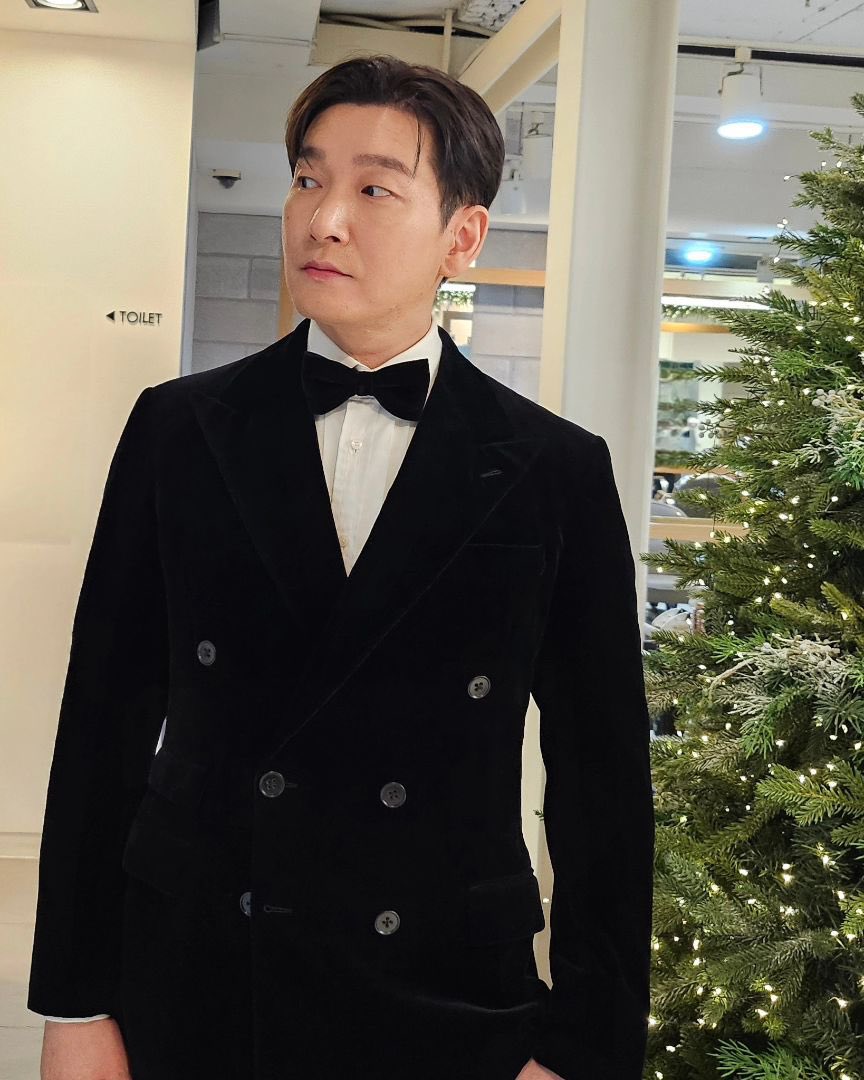 5_hfo's tweet photo. 언제 왕자님이 되신건지..? 이 소가 반반 핥은 머리가 이렇게 우아하게 어울리다니 
근데 리본타이는 또 귀여웧ㅎㅎㅎ https://t.co/9Sa1WZtP9o