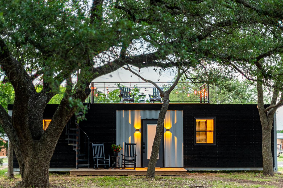 IroncladCont's tweet photo. Transforming the traditional concept of home, this minimalist shipping container dwelling combines sustainability with a modern aesthetic.
.
CONTACT US: https://t.co/QZ081WT24M
.
#EcoLiving #ContainerHome #TinyHouseMovement #ShippingContainers #Canada #ContainerDistributor https://t.co/9yO2VS8kto