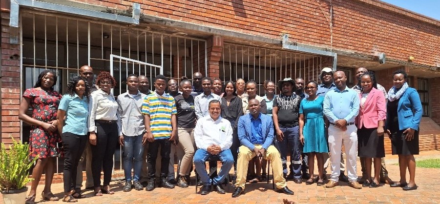 bramaccimmyt's tweet photo. #MaizeLethalNecrosis can cause yield losses of up to 90%. @CIMMYT & its partners are determined to tackle this disease in Zimbabwe 🇿🇼, & recently held a training on its diagnosis & management for representatives of Zimbabwe’s Plant Quarantine. https://t.co/tlhyHecJaY https://t.co/sMcF8mDu9C