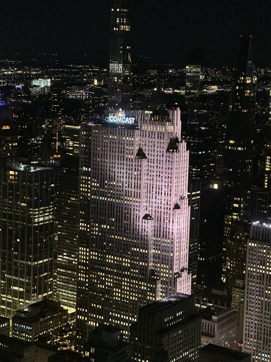 erixtar1992's tweet photo. The most beautiful view in the world ❤️🤍💙
#SummitOne #NewYork #EmpireState https://t.co/9SkukRBOww