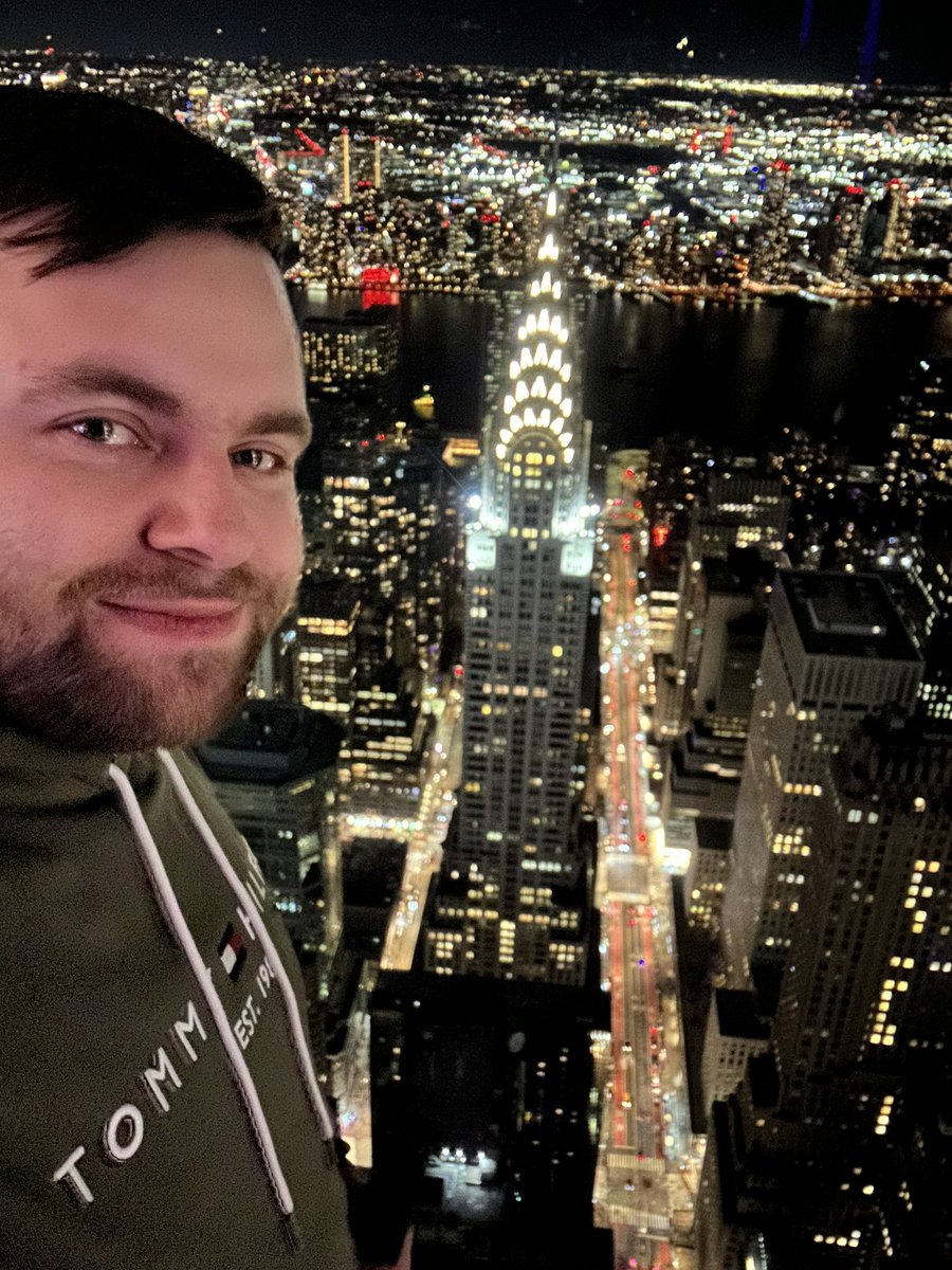 erixtar1992's tweet photo. The most beautiful view in the world ❤️🤍💙
#SummitOne #NewYork #EmpireState https://t.co/9SkukRBOww