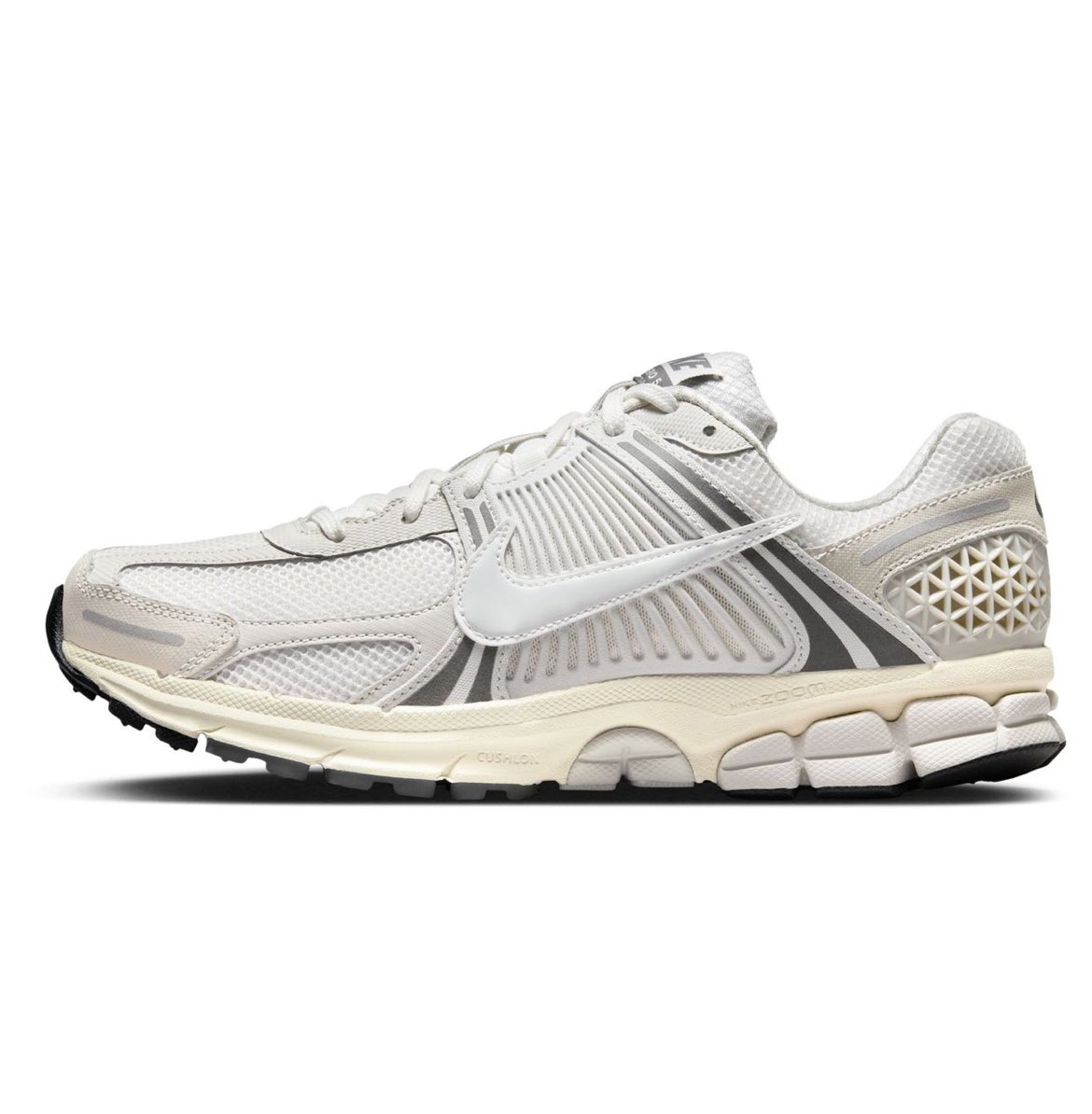 snkr_twitr's tweet photo. AD: Most sizes available 
Nike Zoom Vomero 5 'Platinum Tint'

Finishline https://t.co/jJBsWzIE2Y
JDsports https://t.co/noCn3Vl29e
Shiekh https://t.co/4neXox6bhg https://t.co/6mpgq0YF1o
