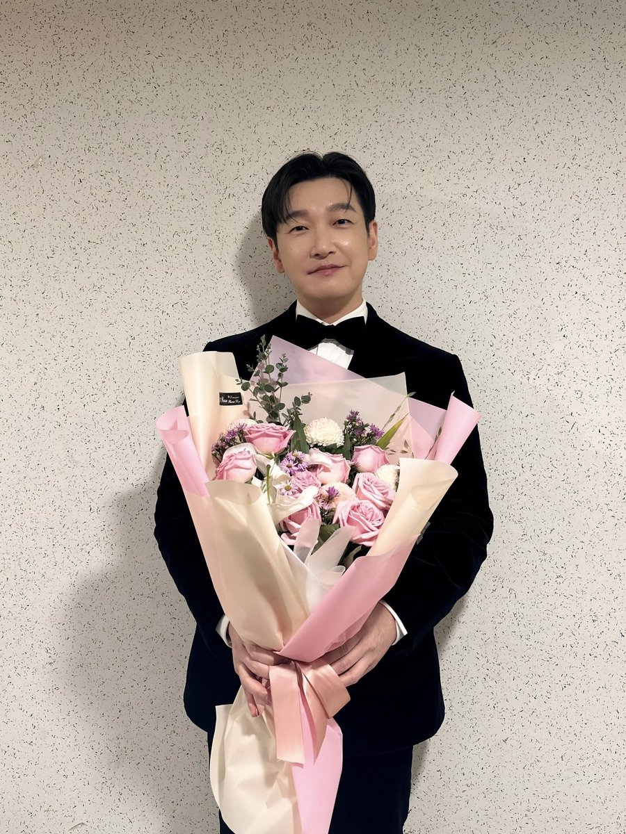 zzokpaa's tweet photo. 아자씨 축하드려요.. 현생에 치이지만 축하 해야하는... https://t.co/V49y2oCltI