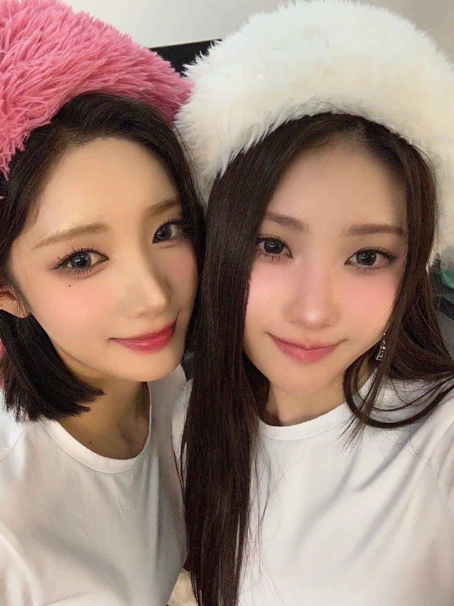 RBW_PURPLEKISS's tweet photo. [#채인]
👩🏻‍❤️‍💋‍👩🏻 https://t.co/svLPozNlKa