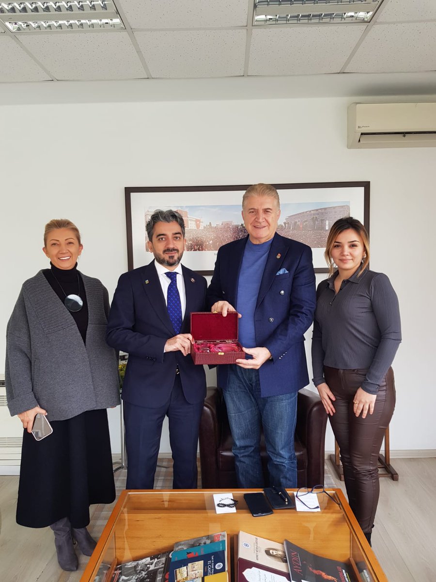 drmaydin's tweet photo. Azerbaycan Franchise Derneği Genel Başkanı  Sayın Camid Mövsümov Bey, üniversitemize ziyarette bulundular. 6-10 Şubat 2024 tarihleri arasında gerçekleştireceğimiz UFRAD Franchise İstanbul Expo fuarımız hakkında görüşme sağladık. Nazik hediyeleri için teşekkürlerimizi sunuyoruz.

@UFRAD
@IAUKampus