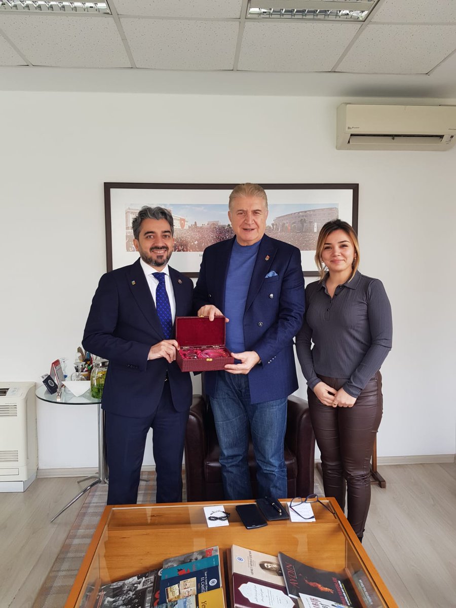 drmaydin's tweet photo. Azerbaycan Franchise Derneği Genel Başkanı  Sayın Camid Mövsümov Bey, üniversitemize ziyarette bulundular. 6-10 Şubat 2024 tarihleri arasında gerçekleştireceğimiz UFRAD Franchise İstanbul Expo fuarımız hakkında görüşme sağladık. Nazik hediyeleri için teşekkürlerimizi sunuyoruz.

@UFRAD
@IAUKampus