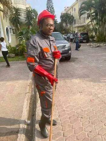 PMutshipula's tweet image. #Election2023 | Noël Tshiani va bientôt retourner à son métier adoré de nettoyeur et laveur des cadavres aux #USA.

KADI-MENT n'est pas sérieux. 😂😂😂