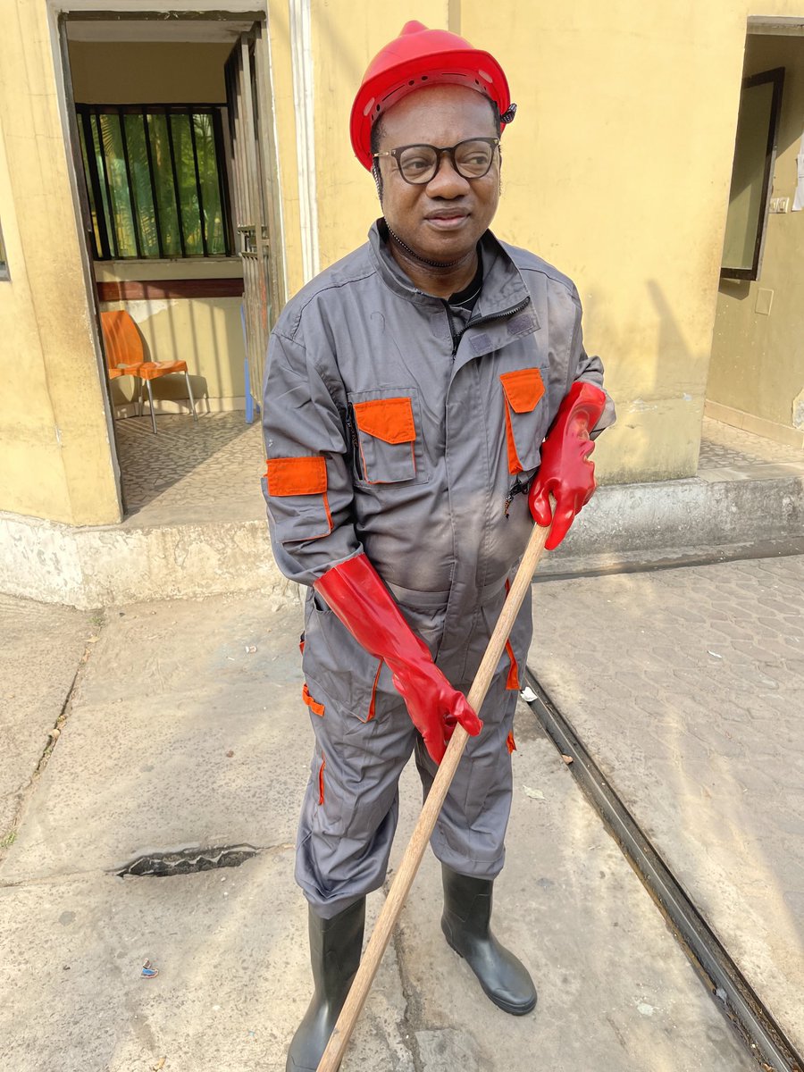 PMutshipula's tweet image. #Election2023 | Noël Tshiani va bientôt retourner à son métier adoré de nettoyeur et laveur des cadavres aux #USA.

KADI-MENT n'est pas sérieux. 😂😂😂