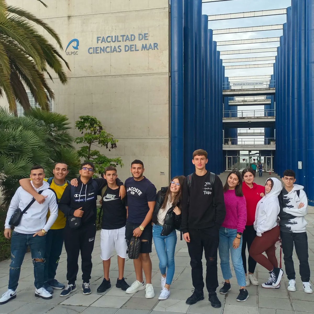 de_fyq's tweet photo. ¡Vuelta a los orígenes! Vinimos con los alumnos del @IESLomoH para hacer prácticas de laboratorio a la facultad de Ciencias del Mar. Qué recuerdos me trae mi facultad, muchos buenos momentos, hace casi 20 años ya...

#fyq #fisicayquimica #ciencias #ciencia #educacion https://t.co/YoQcXzZFJN