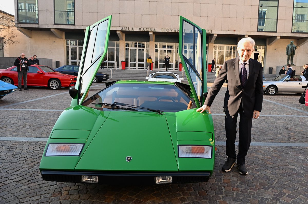 PoliTOnews's tweet photo. A Marcello Gandini, car-designer di fama mondiale, la Laurea Honoris Causa in Ingegneria Meccanica: il #PoliTO ha conferito il riconoscimento per l'eccezionale contributo di Gandini alla storia del design dell'autoveicolo
➡️https://t.co/fWQMpD6FDD
#PoliFlash #DIMEAS https://t.co/lFmqEByAfK