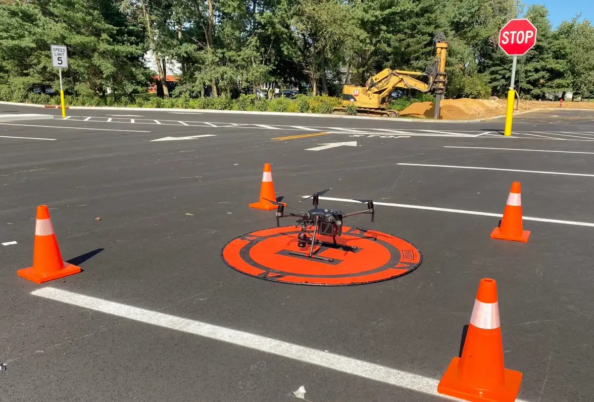 yuneeceurope's tweet photo. Drone Safety Cones now in stock! Ideal for marking out Take-Off and Landing Areas #caa #yuneec #dronesforgood https://t.co/GqZXYedcGU https://t.co/rJQuP9RGpt