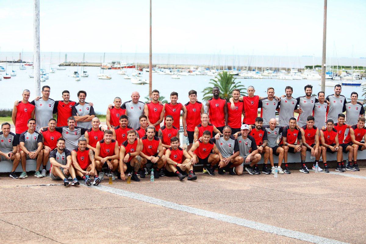 Newells's tweet photo. Nos vamos a casa 💪🏼

Después de una semana de trabajo intenso en Uruguay, la Lepra regresa a Rosario para los últimos días de preparación.

#VamosNewells 🔴⚫️ https://t.co/0OQzbpRoLX