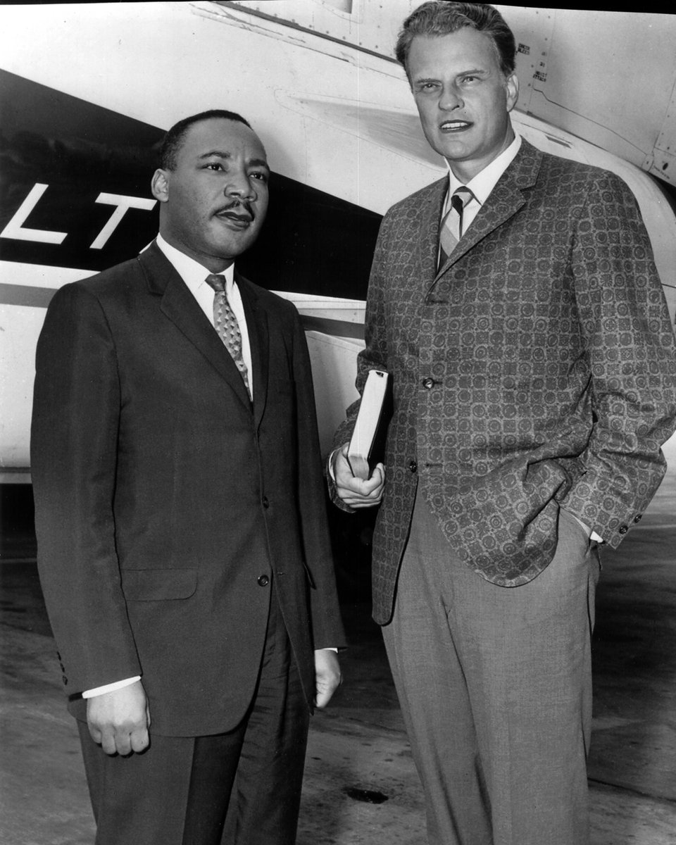 Franklin_Graham's tweet photo. Although I never met Dr. Martin Luther King, Jr., I did have the privilege of hearing him speak in person once. My father @BillyGraham knew him well and their friendship meant a lot to him. Once on a trip together, hotel space was scarce so they even had to share a room! They also shared a love for God and for people. They’re pictured here together in 1962. #MLKDay #Throwback