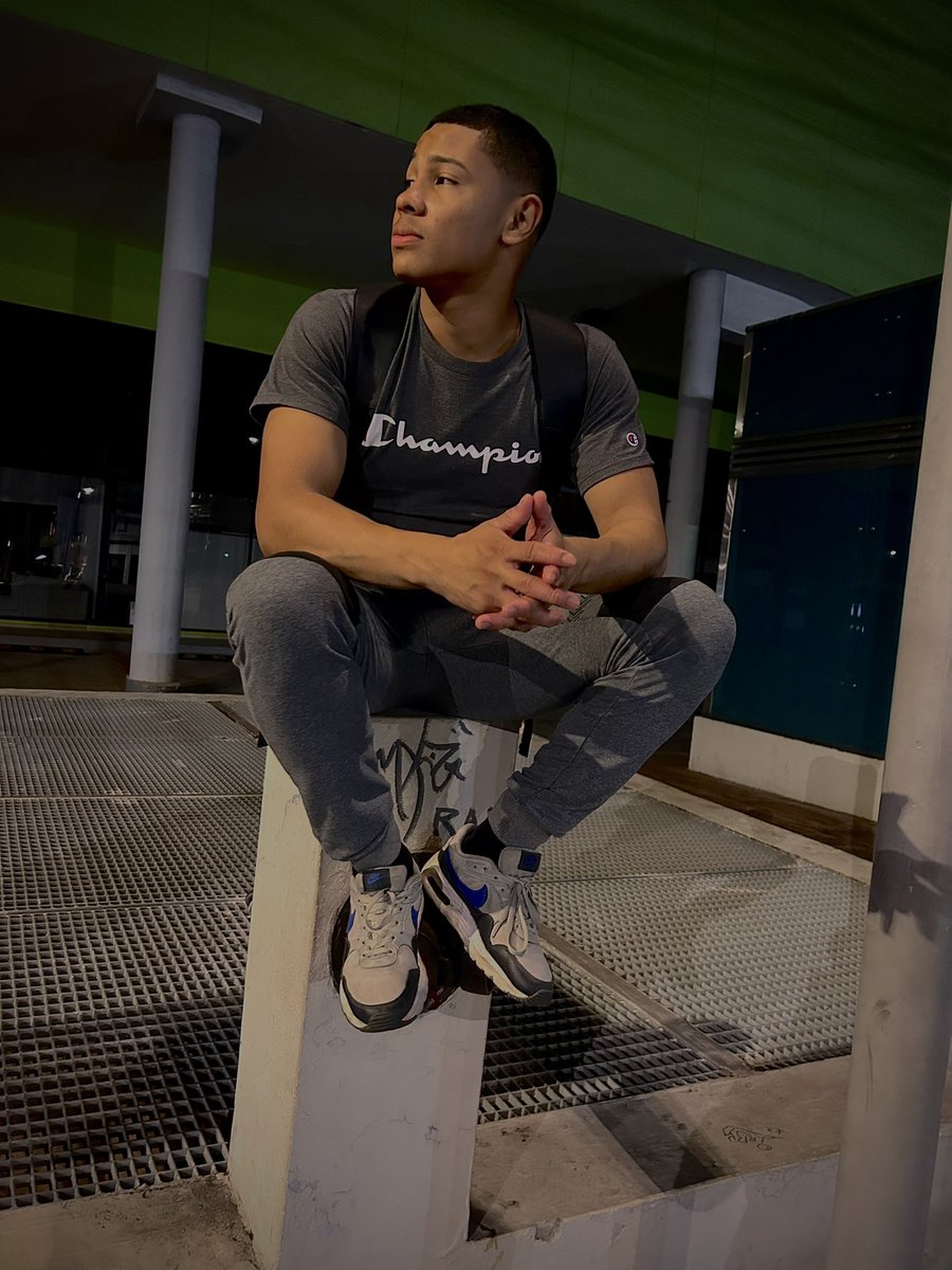 ofc_eric_04's tweet photo. Tratando de conquistar al mundo😣🤣 https://t.co/1NJbgvDxmX