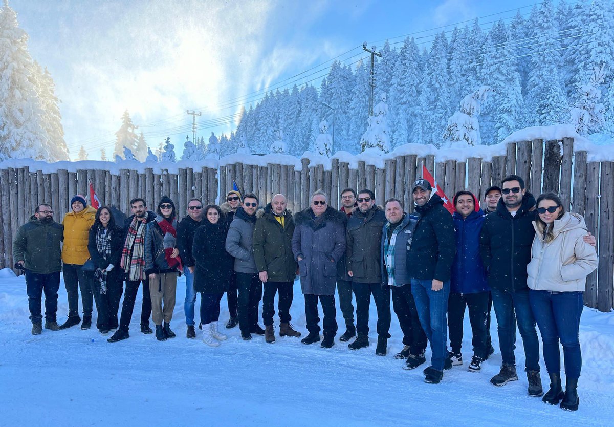 BAU Mezunlar Derneği Yönetim Kur. olarak 2024’ün ilk çalıştayını Mütevelli Heyeti Başkanımız Sn.<a href="/EnverYucel/">EnverYucel</a> ‘in destek ve katılımlarıyla Zifin Dağ Oteli’nde gerçekleştirdik. 56.300 mezunumuzu kapsayan projelerle, ülkemiz ve topluluğumuz için çalışmaya devam ediyoruz. @baumezunIar