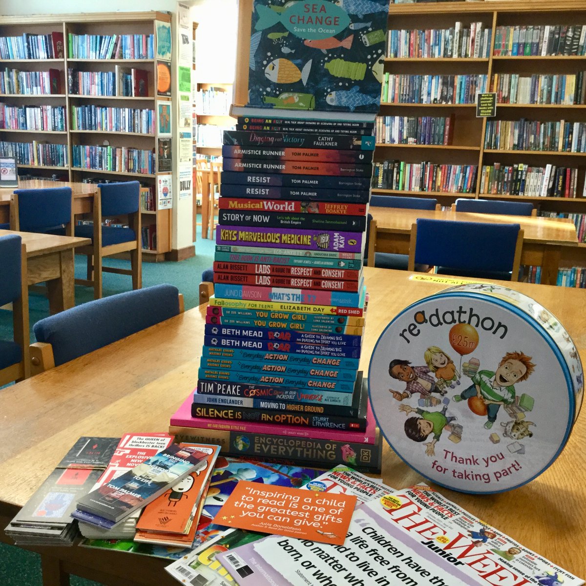SullivanUpp_Lib's tweet image. Wow! What a fabulous Monday treat from @ReadforGoodUK who chose us as one of the lucky winners of their #NonFictionNovember prize boxes, full of fantastic titles, bookmarks, @theweekjunior AND a retro #Readathon cake tin🥳❤️📚#lovereading #readingmatters #greatgiveaway #newbooks