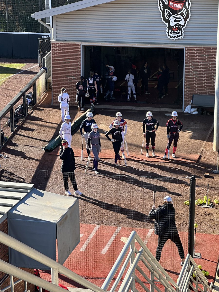 JulesJackson22's tweet photo. Had a great time this weekend @PackSoftball. Thank you coaches and players for your instruction and feedback.  Can’t wait for the next camp @LLefty18 @grayskye26 @09Unity @UnityCoachJosh  @SjMystics @PipelineSB @los_stuff @ExtraInningSB https://t.co/UmPoMJgiI4
