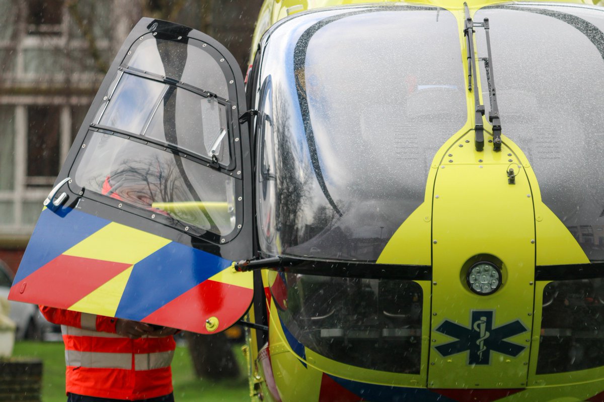 lifeliner4media's tweet photo. Lifeliner 4 PH-LLN tijdens inzet in Leek #Lifeliner4 #Phlln #Leek https://t.co/vql8YvZTJL