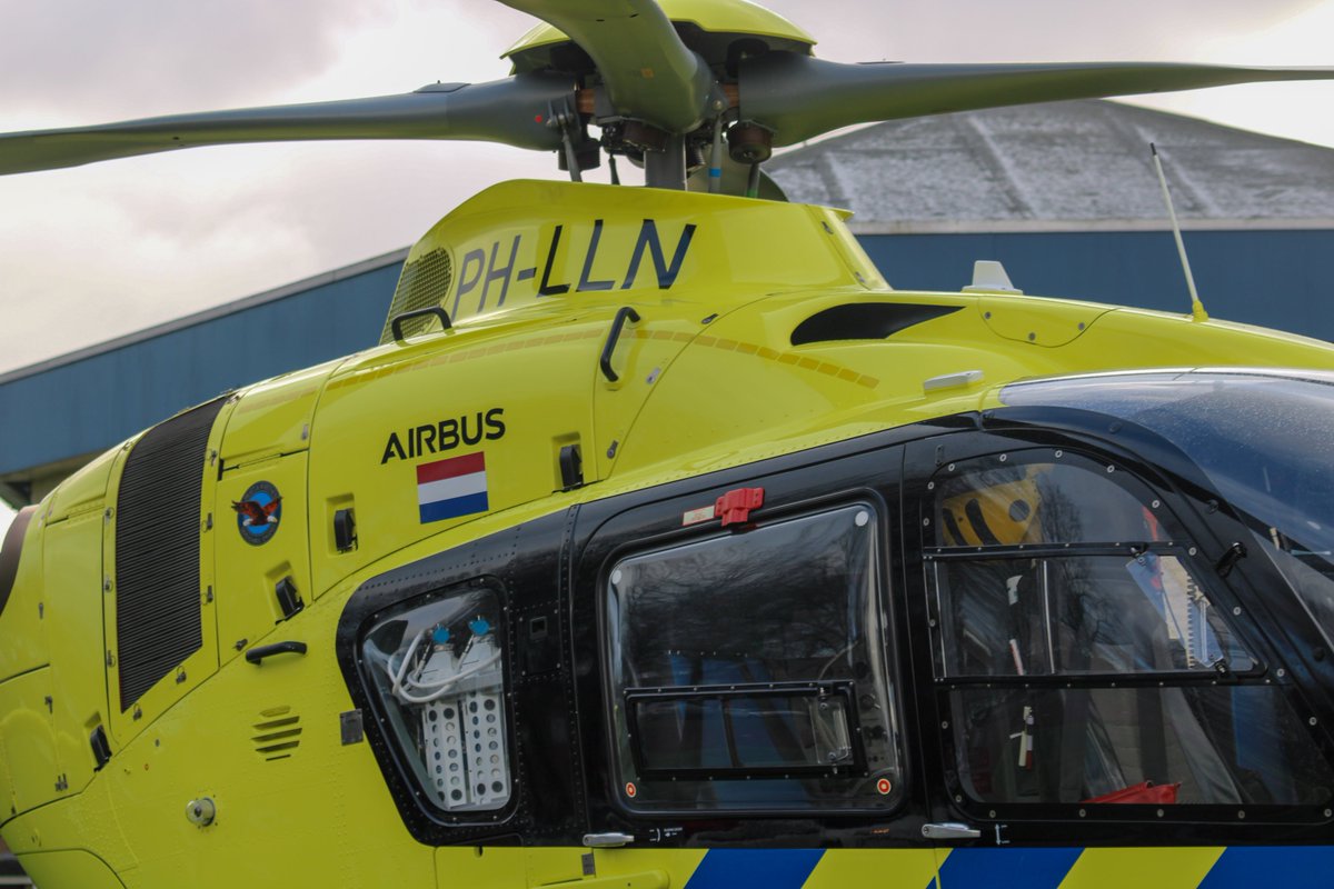 lifeliner4media's tweet photo. Lifeliner 4 PH-LLN tijdens inzet in Leek #Lifeliner4 #Phlln #Leek https://t.co/vql8YvZTJL