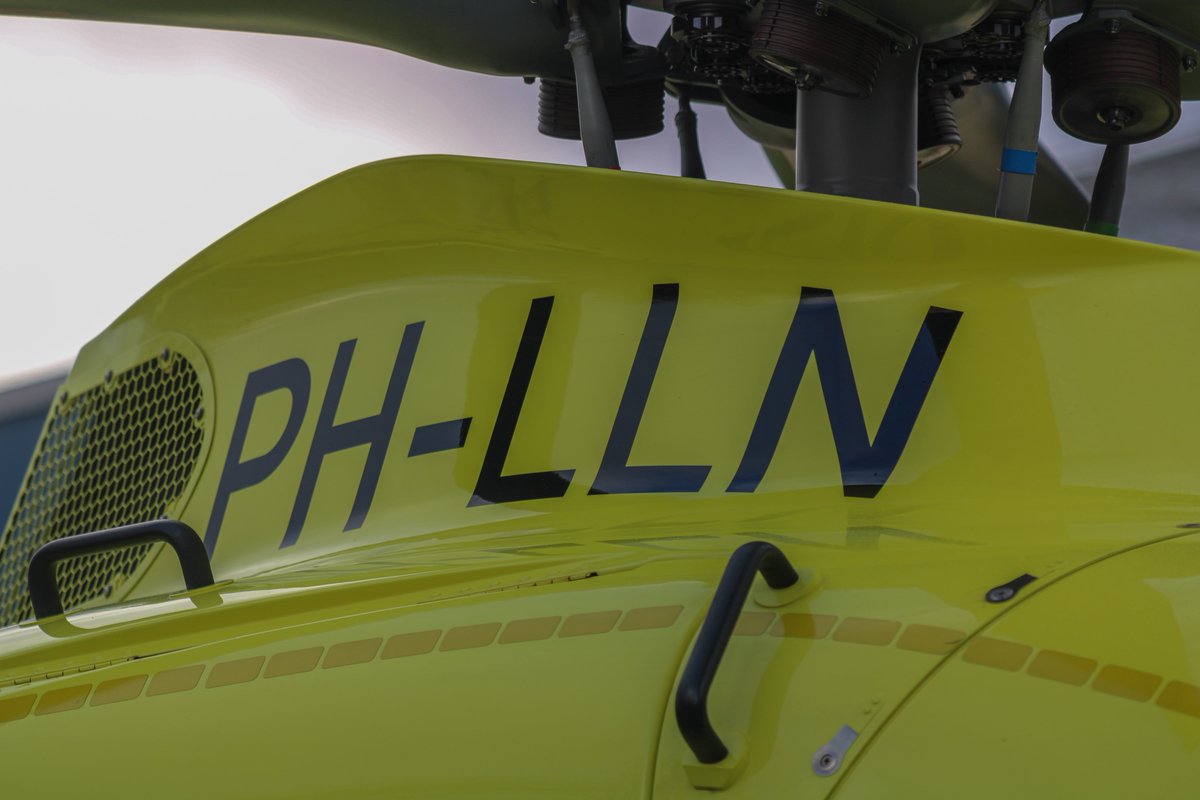 lifeliner4media's tweet photo. Lifeliner 4 PH-LLN tijdens inzet in Leek #Lifeliner4 #Phlln #Leek https://t.co/vql8YvZTJL