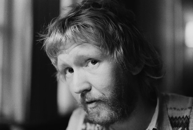 NilssonArchive's tweet photo. "I don't know where I'm going, now that I am gone. 

I hope the wind that's blowing helps me carry on.

Turn on your radio, baby, listen to my song. 

Turn on your night light, baby baby, I'm gone." 

Remembering Harry Nilsson today, 30 years after his passing. https://t.co/iBToCVq1xq