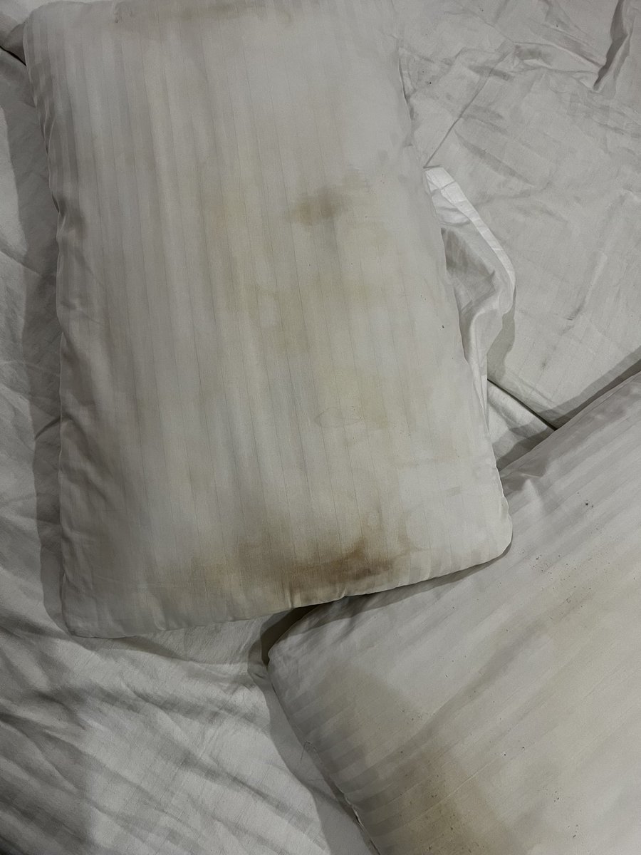 maxifuture's tweet photo. @makemytripcare These are the quality of the hotel, I complained via calling your support on the same day from the hotel reception that I need to checkout and not interested to stay for my second day https://t.co/hGIqNmHAkx
